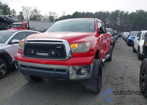 2011 Toyota Tundra Grade 5.7L V8 z USA, uszkodzony, nr VIN 5TFEY5F18BX102362